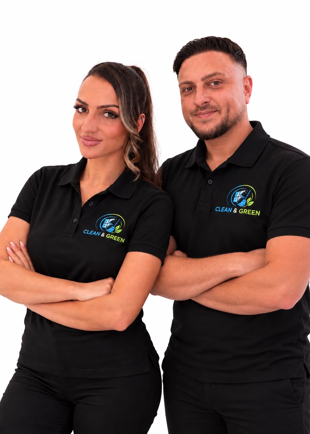 Das Team von Clean & Green in Dienstkleidung mit Firmenlogo